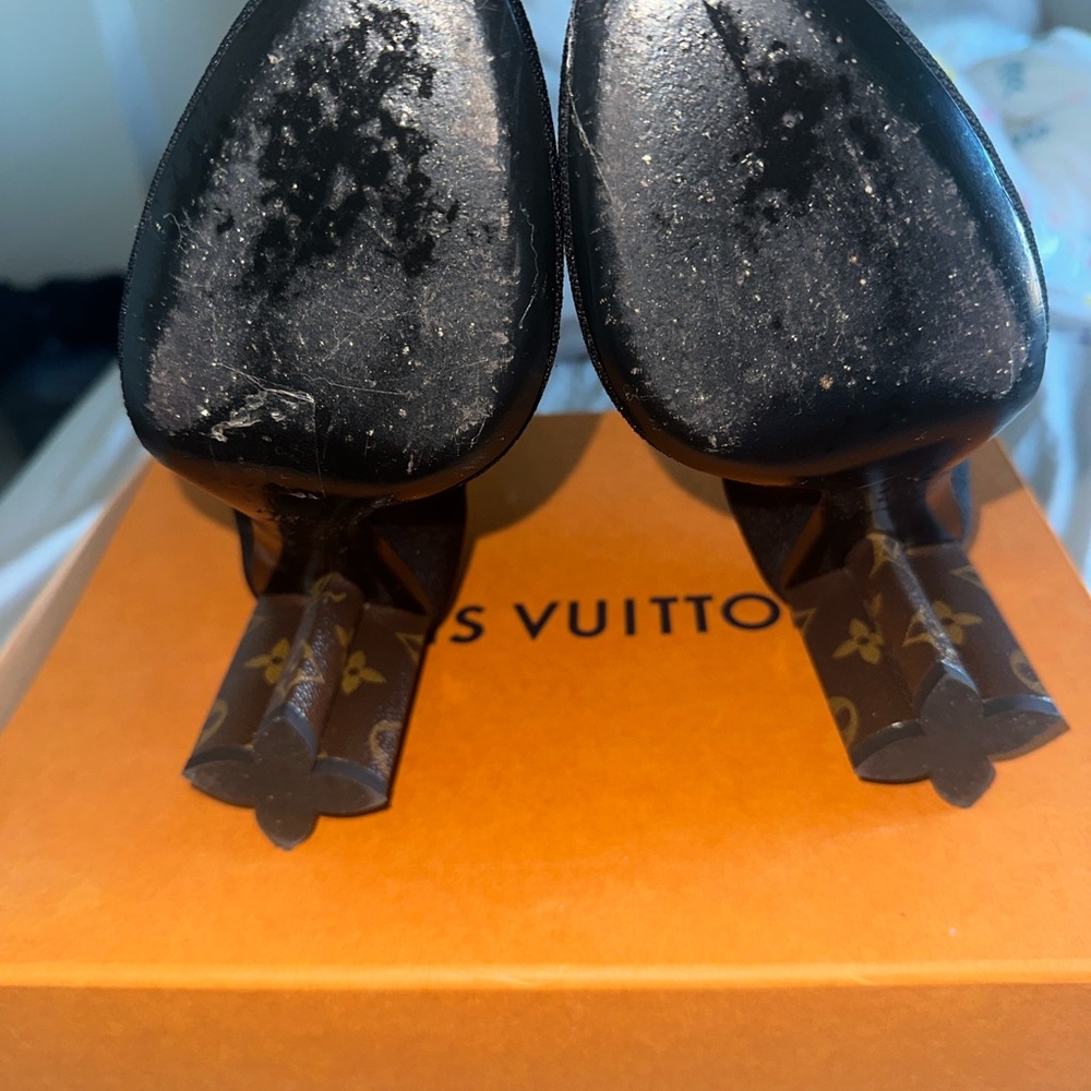 uis Vuitton
LV Monogram Embroidered Accent Sock Boots - Picture 3 of 6
